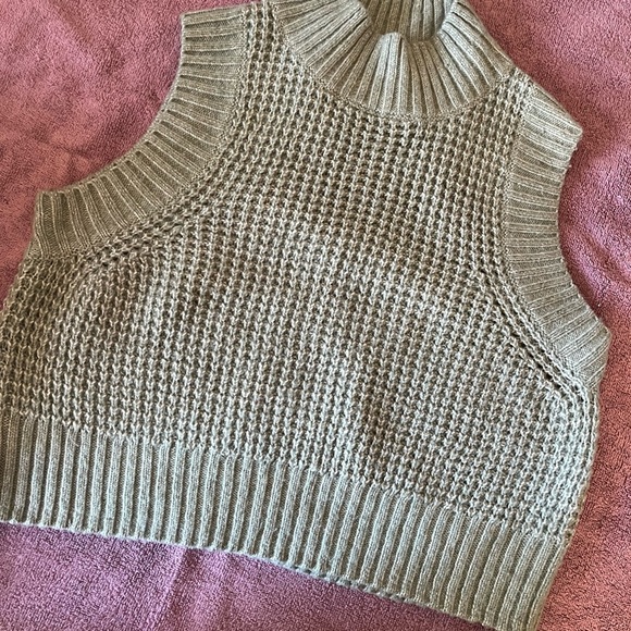 Jessica Simpson Green Knit Sweater - Picture 2 of 3